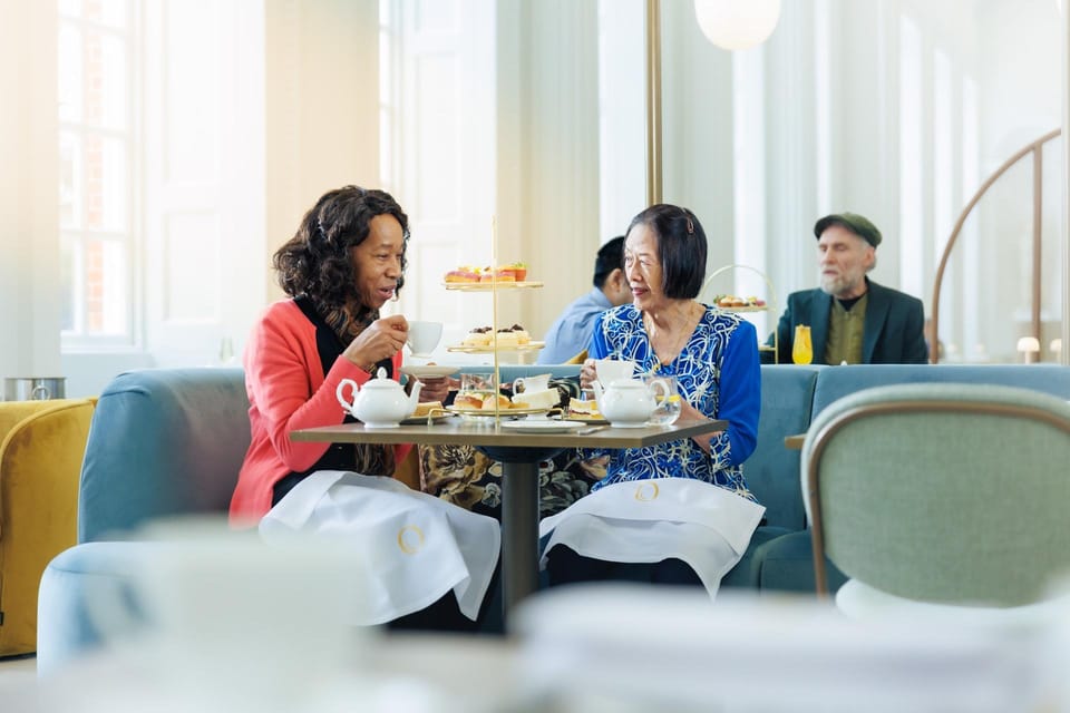 London: Kensington Palace Tour, Guard Change & Afternoon Tea - A 5.5-hour route from Buckingham Palace to Kensington Palace