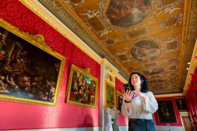 London: Kensington Palace Tour, Guard Change & Afternoon Tea - The Changing of the Guard at Buckingham Palace: the spectacle part