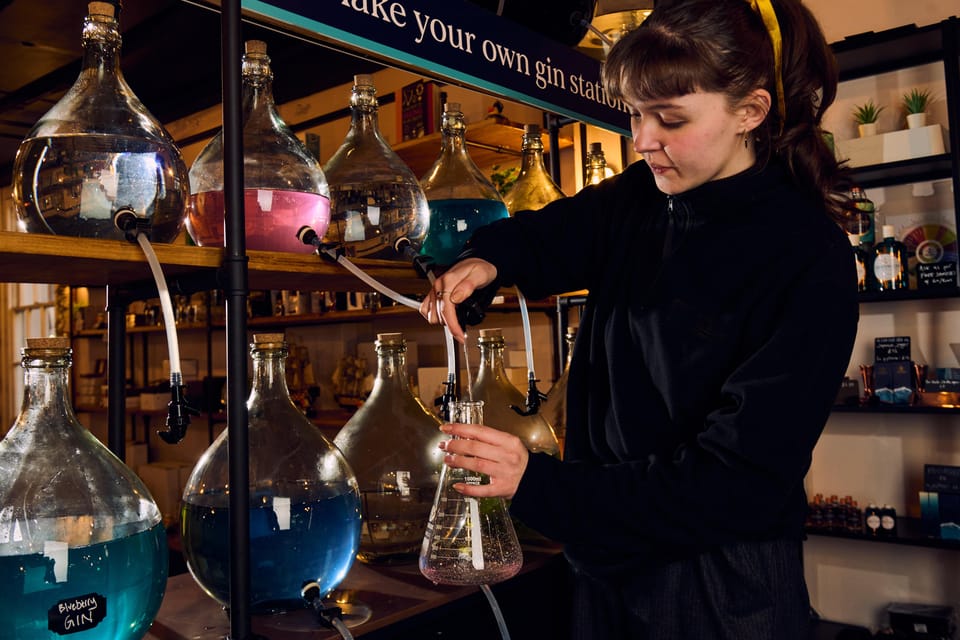 London: Make Your Own Gin Workshop with Take-home Bottle - Arrival and the Welcome G&T: A Smooth Start (Not a Lecture)