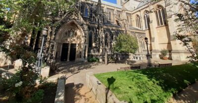 London: Medieval History Walking Tour from The Tower - Tower Hill start: setting the tone before you even cross the river