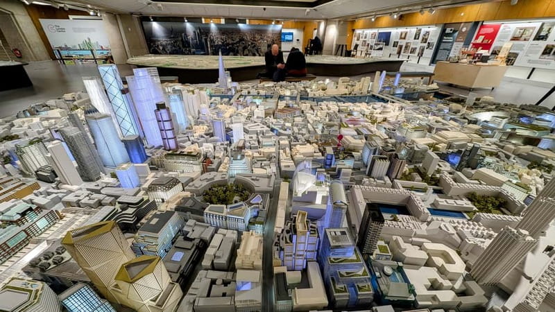 London: Modern Architecture & Building Guided Walking Tour - Liverpool Street Station and the Barbican: modern design outside the tallest towers