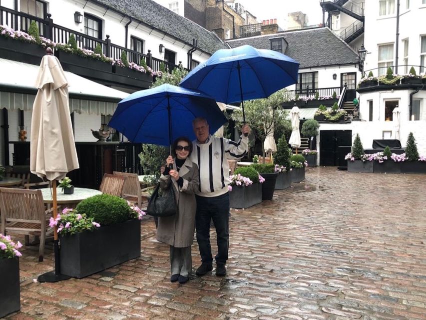London: Monuments & Back Streets Guided Tour in Black Taxi - The Thames drive and Royal Parks springtime moments