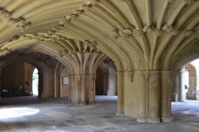 London: Monuments & Back Streets Guided Tour in Black Taxi - Buckingham Palace and Westminster Abbey, without the museum fatigue