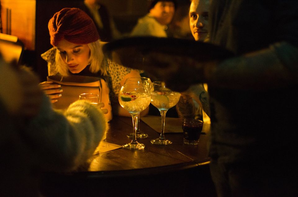 London: Murder Mystery Cruise With 3-Course Dinner - Comfort and Practical Limits: Seating and What to Bring