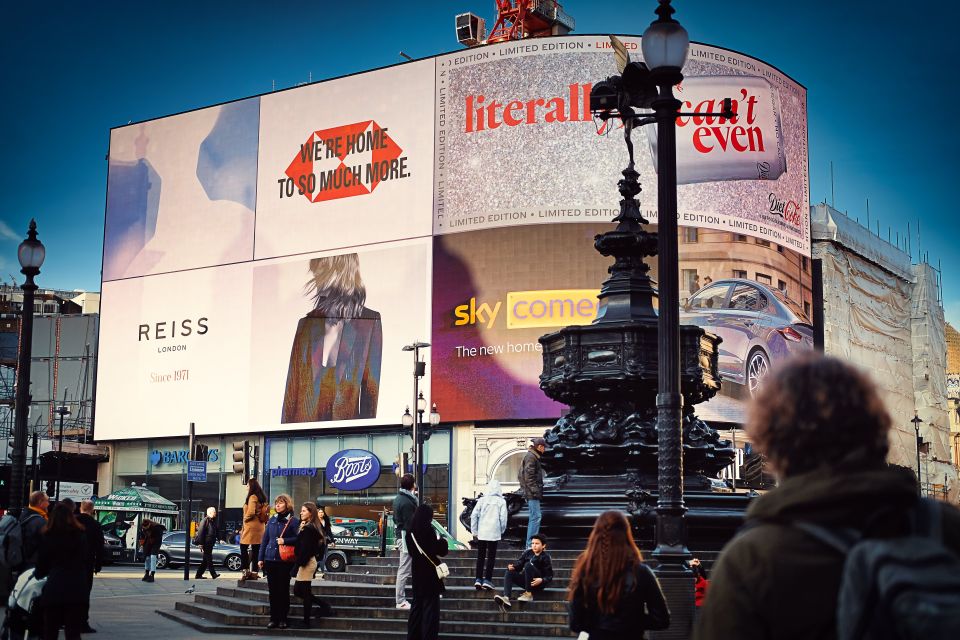 London Must-See 3 Hours Walking Tour - Horse Guards Parade and Trafalgar Square: the endcap with iconic views