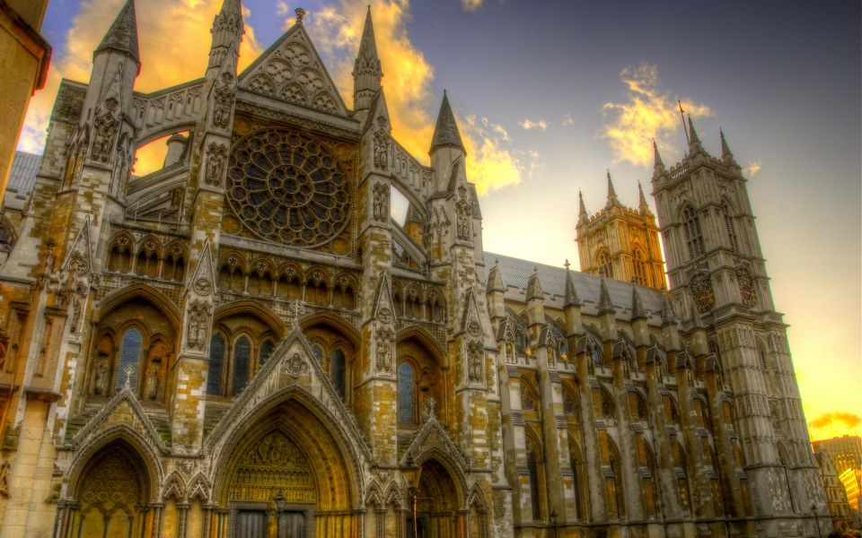 London: Palaces and Parliament Walking Tour - Big Ben and Parliament Square: the moment crowds make or break your view