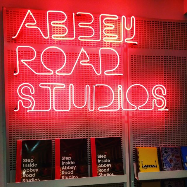 London: Private Beatles Taxi Tour - Sloane Square and the neighborhood of Beatles momentum