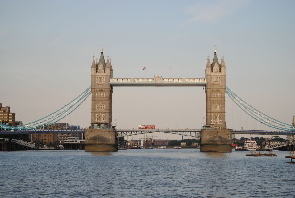 London: Private Chauffeur-Driven Sightseeing Tour - What Private Touring Means for Small Groups and Families