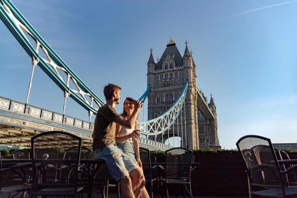 London: Private City Kickstart Walking Tour - Shakespeare’s Globe and the Millennium Bridge photo line