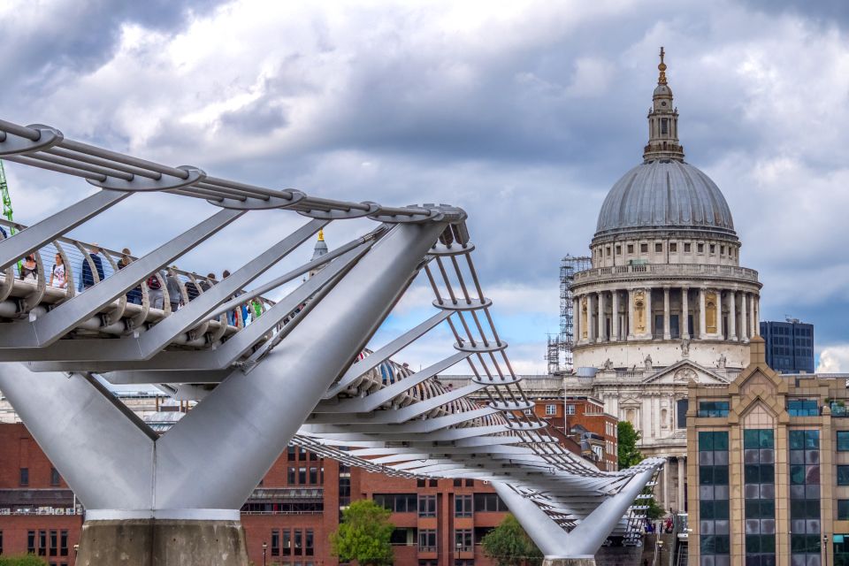London: Private City Kickstart Walking Tour - London Bridge, Borough Market, and a ship-shaped detour