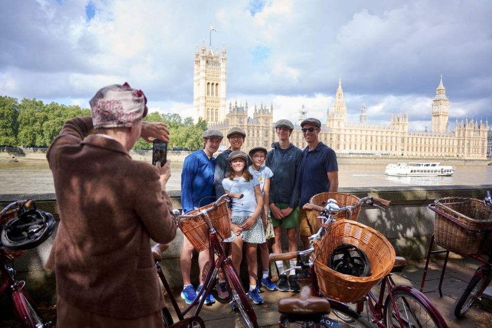 London: Private Family Guided Bike Tour with Childseats - Following the route: Lambeth to Westminster to Buckingham (and the photo stops that matter)