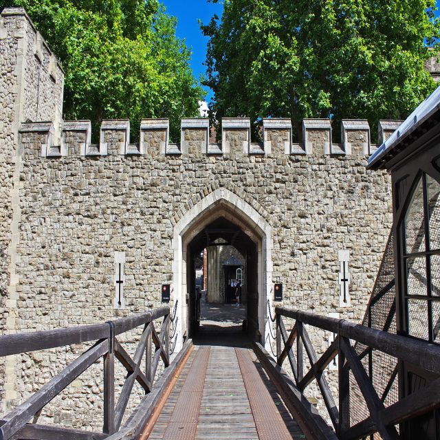 London: Private Guided Tour of Top Highlights by Car - The guide + car setup: languages, group size, and how it runs