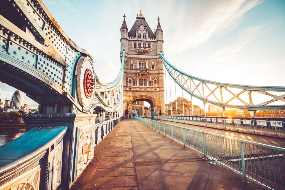 London Private Jewish History, Synagogues and Holocaust Tour - Tower of London Era: Refuge, Prison, and Hard Truths