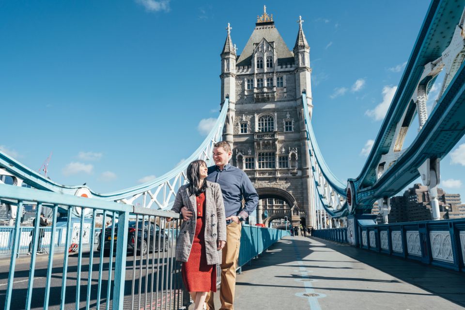 London: Private Photo Session in Westminster - Westminster area stop: where the small moments make your set feel real