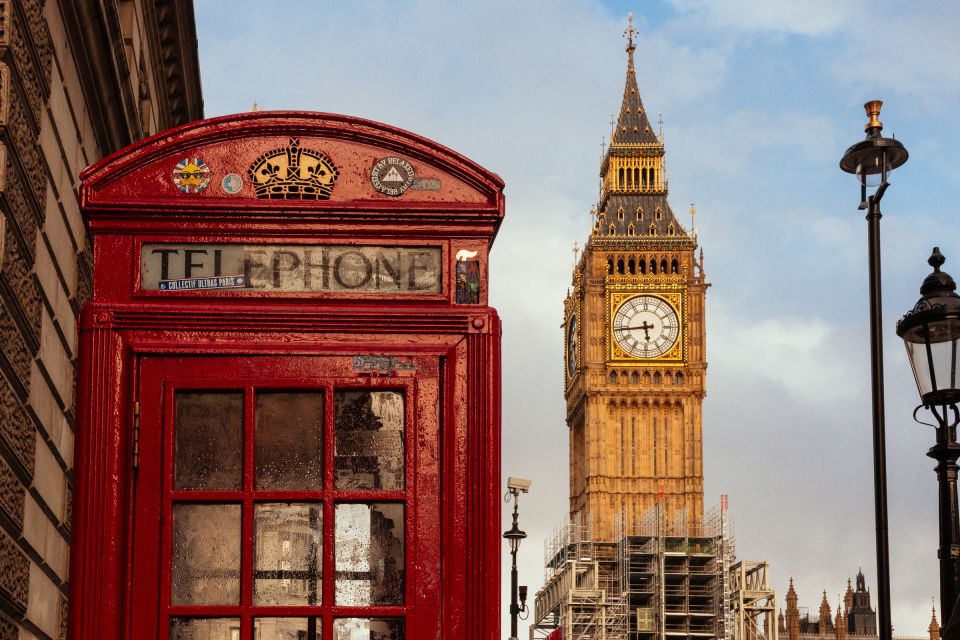 London: Private Tour with Locals – Highlights & Hidden Gems - Trafalgar Square and St. Paul’s: the “big icons” part done right