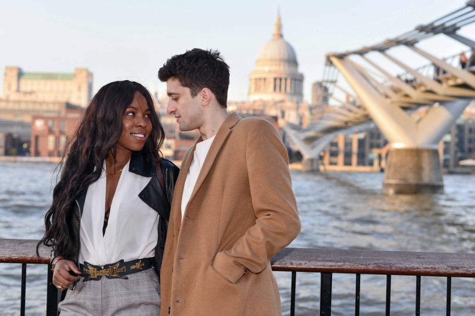 London: Professional Private Photoshoot and Edited Photos - Tower Bridge and Thames-Area Views: Postcard Backdrops, Directed by a Pro