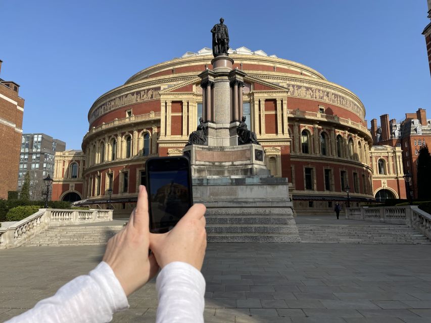 London: "Queen" Highlights Walking Tour - Members’ houses: the band’s real neighborhood life