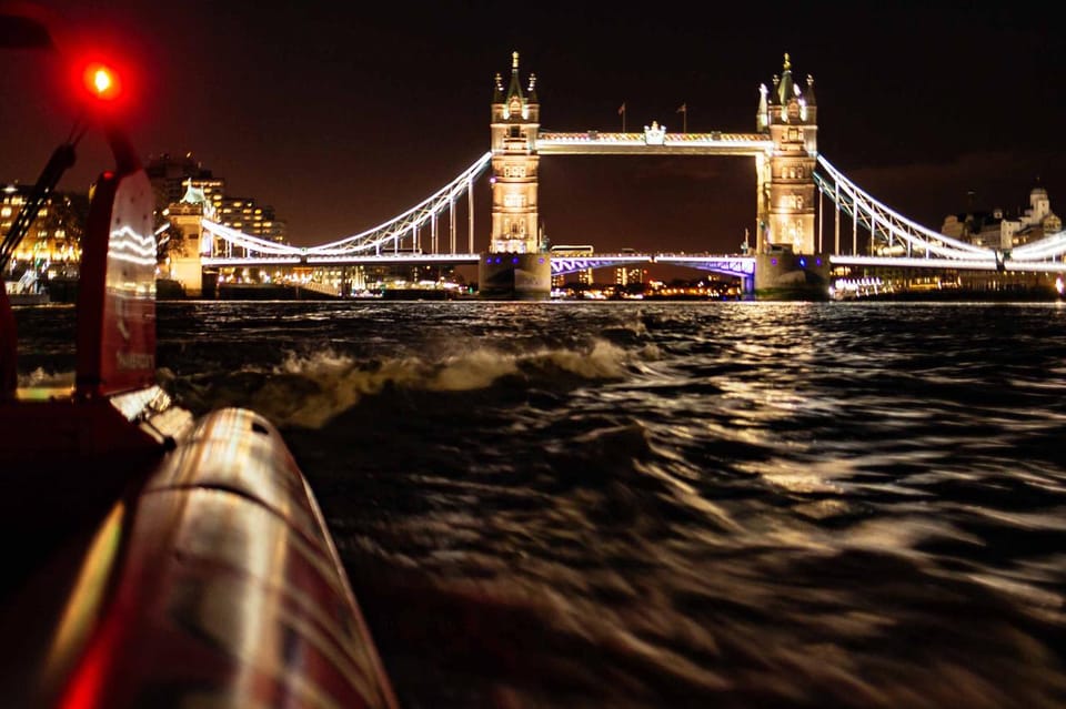 London: River Thames Sunset Speedboat Experience with Drink - The onboard guide and seasonal drink: fun, but keep expectations clear