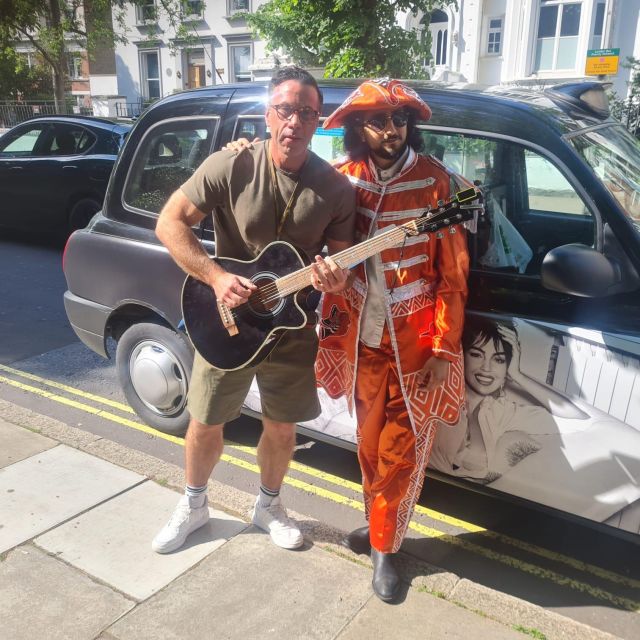London: Rock N Roll Beatles Private Black Cab Tour - Gibson Garage London and the 10% Off Merch Moment