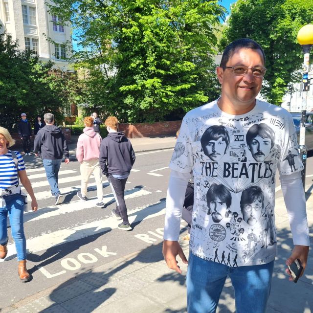 London: Rock N Roll Beatles Private Black Cab Tour - John Lennon Blue Plaque Stop and the Beatles Store Connection