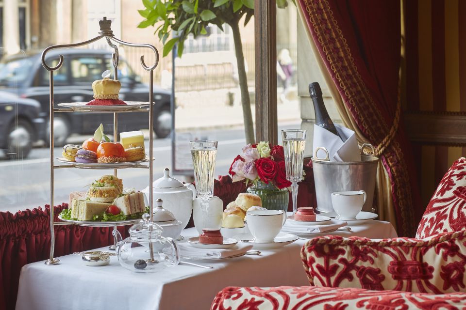 London: Royal Tour with Afternoon Tea at the Rubens - The Rubens at the Palace Lounge: afternoon tea with royal-meews views