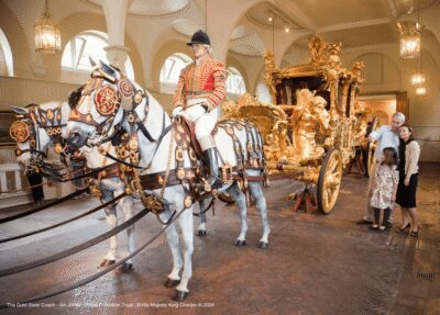 London: Royal Walking Tour with Guard Change & Royal Mews - The walking route that makes the royal sights click
