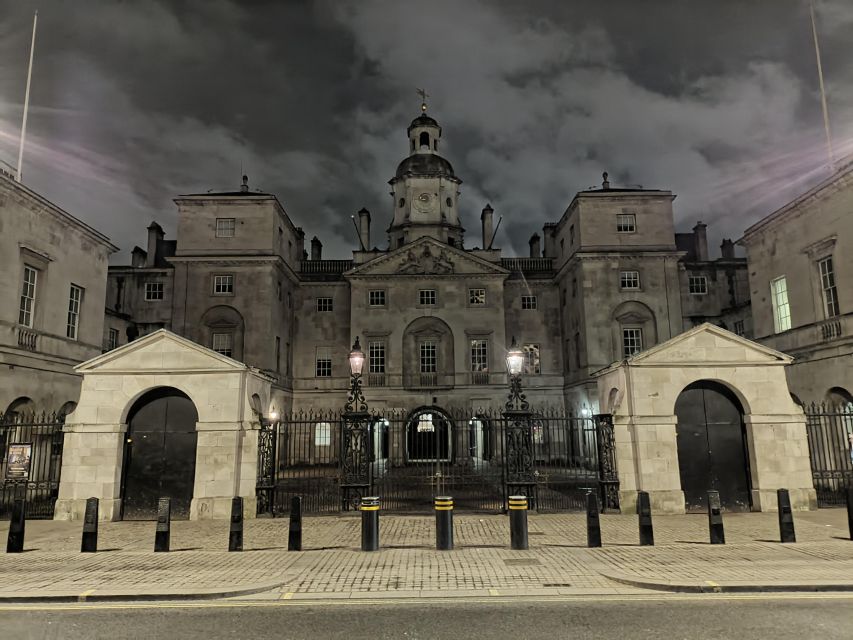 London : Royal Westminster By Night Walking Tour - Trafalgar Square and Nelson’s Column: finishing with a photo-ready frame
