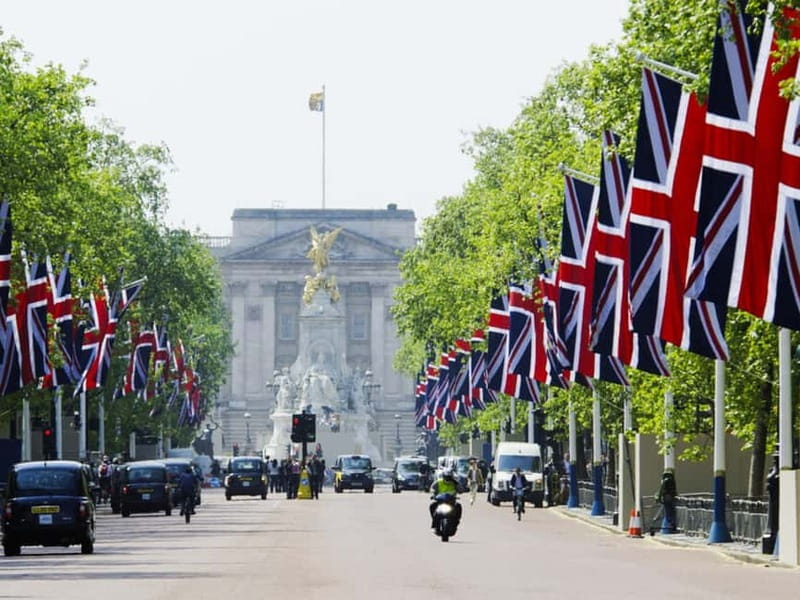 London: See 30+ Top Sights and Eat 8 British Foods Tour - Guides Matter: The Energy Factor