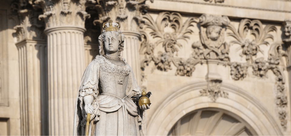 London: Self-Guided History City Tour with an App - All Hallows by the Tower and the Tower of London Area