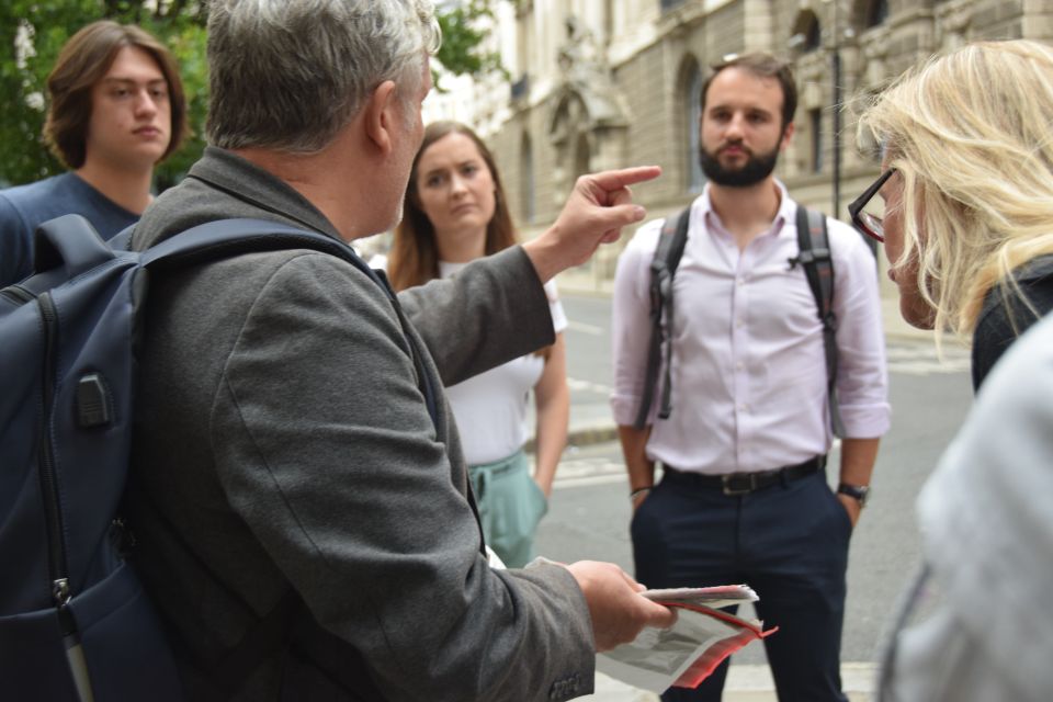 London: Serial Killers of London Guided Walking Tour - Declan’s guided style: interactive, theatrical at times, and easy to follow