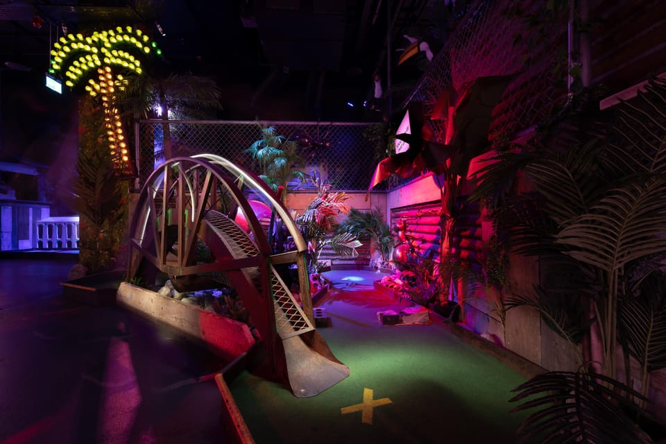London: Shoreditch Junkyard Golf Tickets for 9 or 18 Holes - What you actually get: clubs, cards, and the bar scene