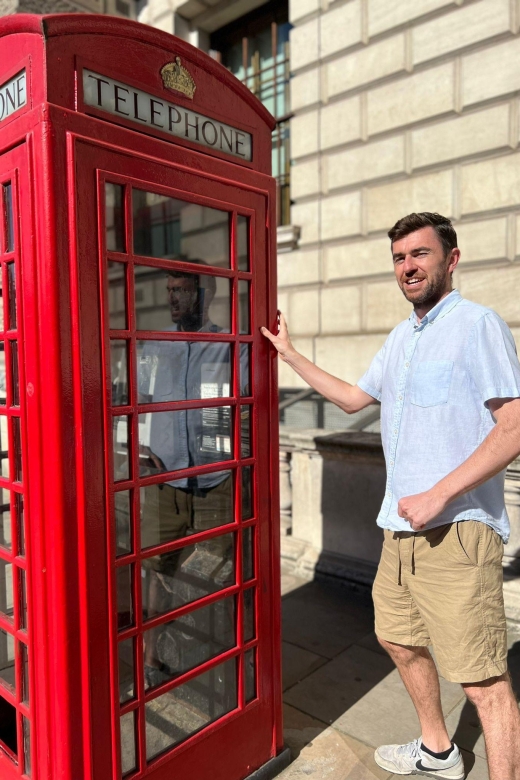 London: Sightseeing Tour - in clear, slow English - St James’s Palace to Trafalgar Square: switching from royal rooms to public squares