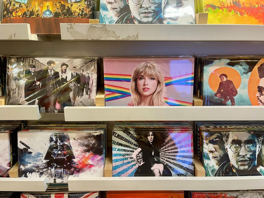London: Taylor Swift in London Walking Tour - Headphones, Lyrics, and Why the Format Actually Matters