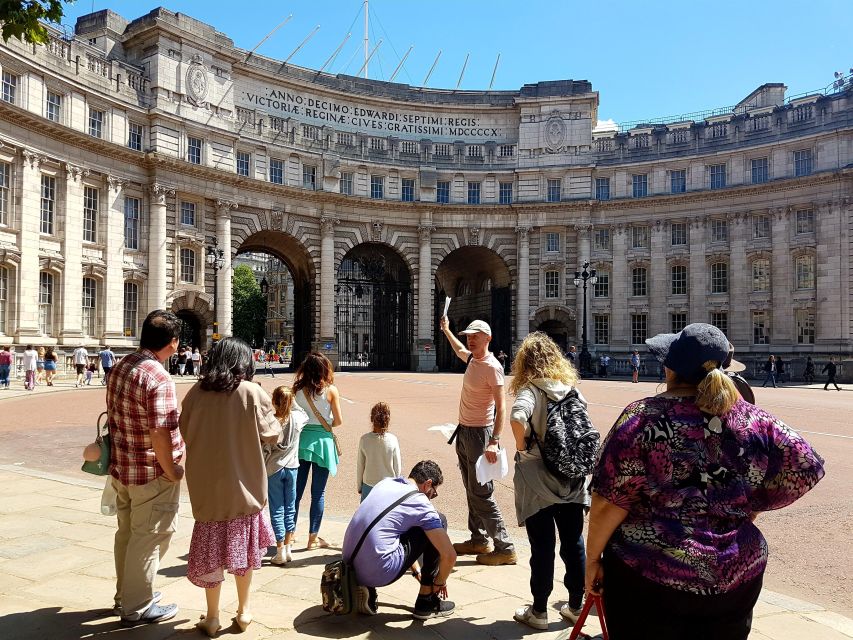 London: The London Top Sights Tour. Kids Free! - Westminster to Buckingham: royal views plus Changing of the Guard timing