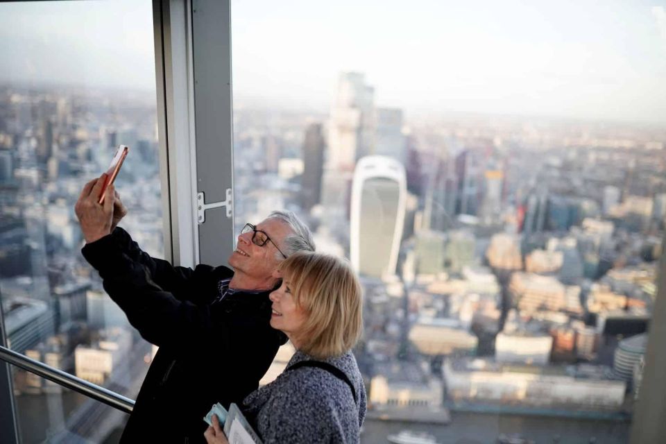 London: The Shard Entry Ticket with Champagne - Champagne with the skyline: how to enjoy the drink without losing the view