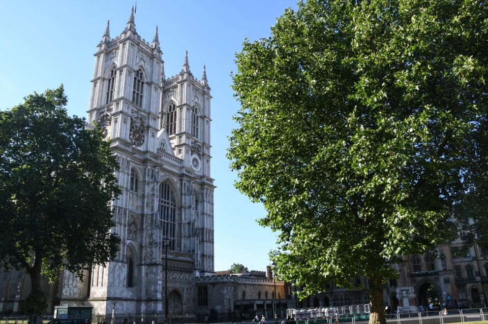 London: Top 30 Sights Walking Tour and London Dungeon Entry - Price and Value: Is $105 a Smart Use of a Day?