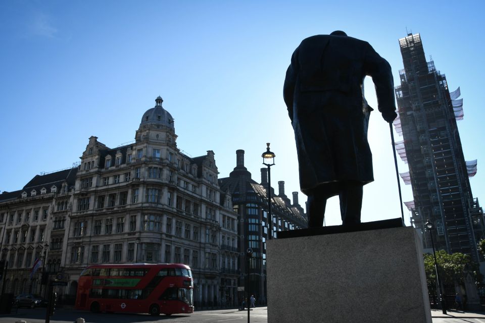 London: Top 30 Sights Walking Tour and The Shard Entry - London Bridge to Tower Bridge: Globe Theatre to HMS Belfast to Tower of London