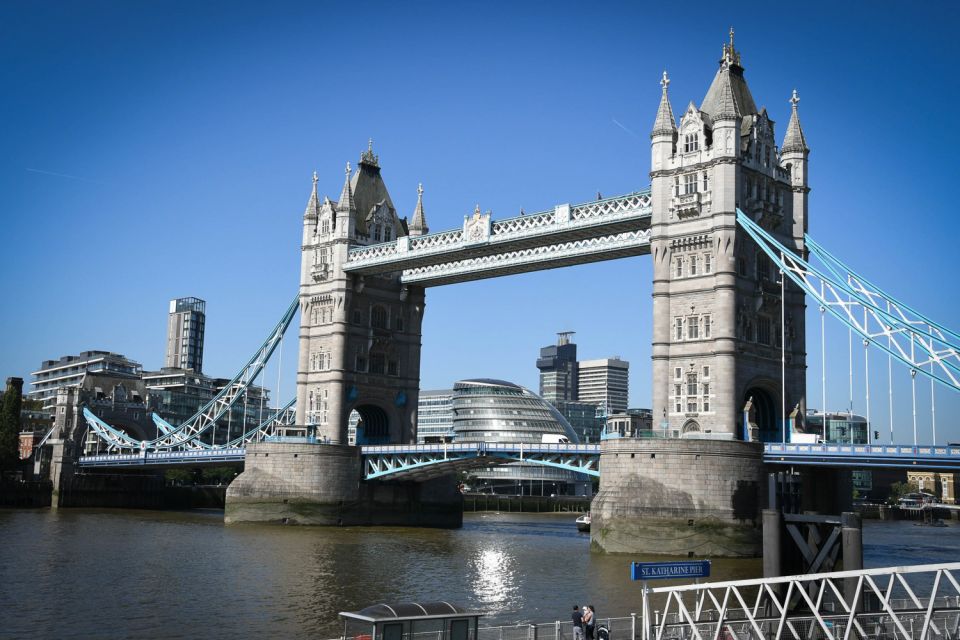 London: Top 30 Sights Walking Tour and Tower Bridge Exhibit - Borough Market and London Bridge: more than just another photo stop