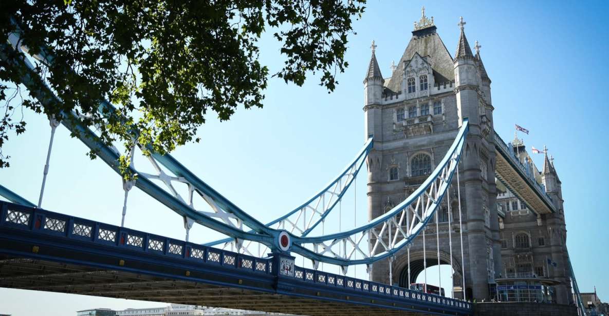 London: Top 30 Sights Walking Tour and Tower Bridge Exhibit - The guide experience: small group energy and real storytelling