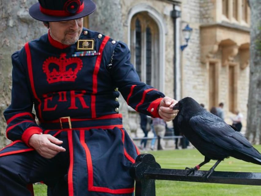 London: Top 30 Sights Walking Tour and Tower of London Entry - Green Park to Buckingham Palace and the Changing of the Guard