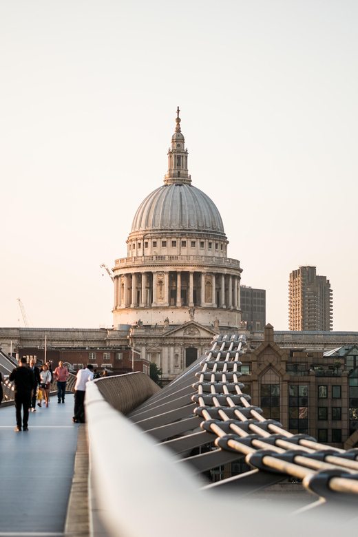 London: Top Attractions and City Highlights Walking Tour - How the guide changes everything (and why it matters in London)