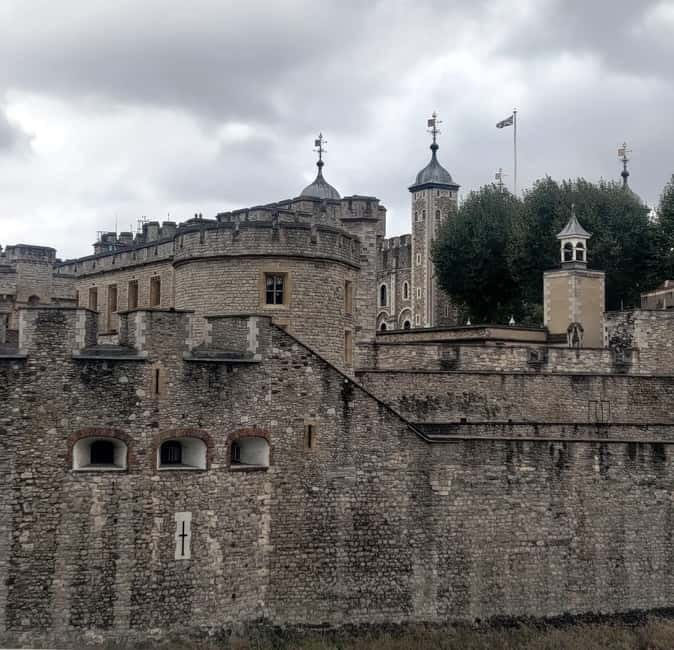 London: Tower of London and Tower Bridge Private Tour - Tower Bridge Up Close: Glass Walkway and Thumbs-Up Views