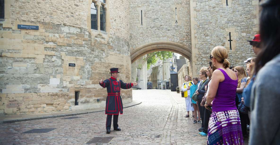 London: Tower of London & Changing of the Guard Experience - What the guides bring: why names keep coming up