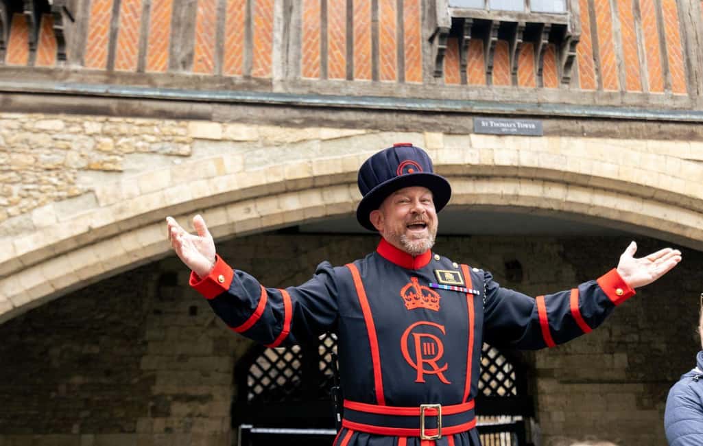 London: Tower of London, Thames Boat & Changing of the Guard - Early Crown Jewels access: why the morning slot is worth it
