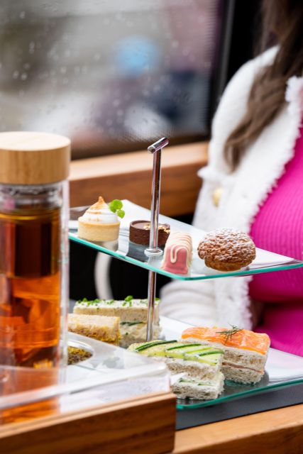 London: Traditional Afternoon Tea Tour in a Luxury Coach - Practical tips for a smoother tea on wheels