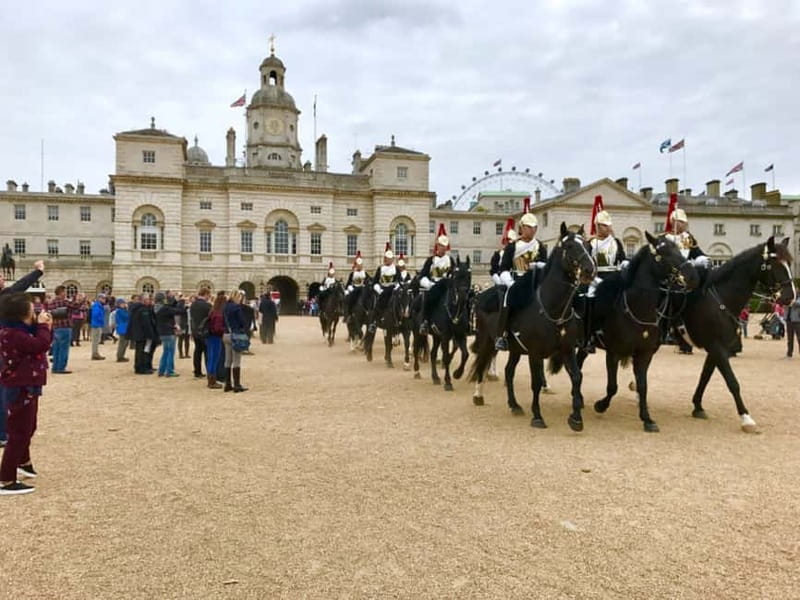 London: Ultimate One-Day Tour with Tower, Abbey & Cruise - Trafalgar Square and lunch break: what you should plan for