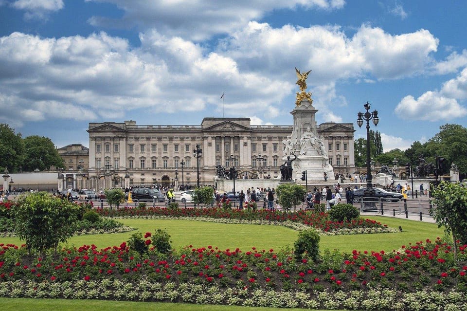 London: Westminster Abbey, Big Ben, Buckingham Palace Tour - Royal and Parliamentary Views: Big Ben, Downing Street, and Buckingham Palace From the Street