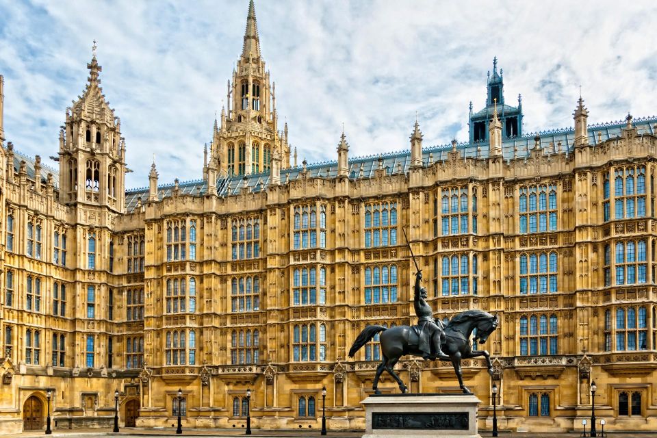 London Westminster Abbey French Tour with Fast-Track Tickets - St James’s Palace and Jermyn Street: where the route hints at daily London