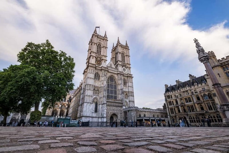 London: Westminster Abbey & Jubilee Galleries Guided Tour - Meeting at Parliament Square and getting inside quickly