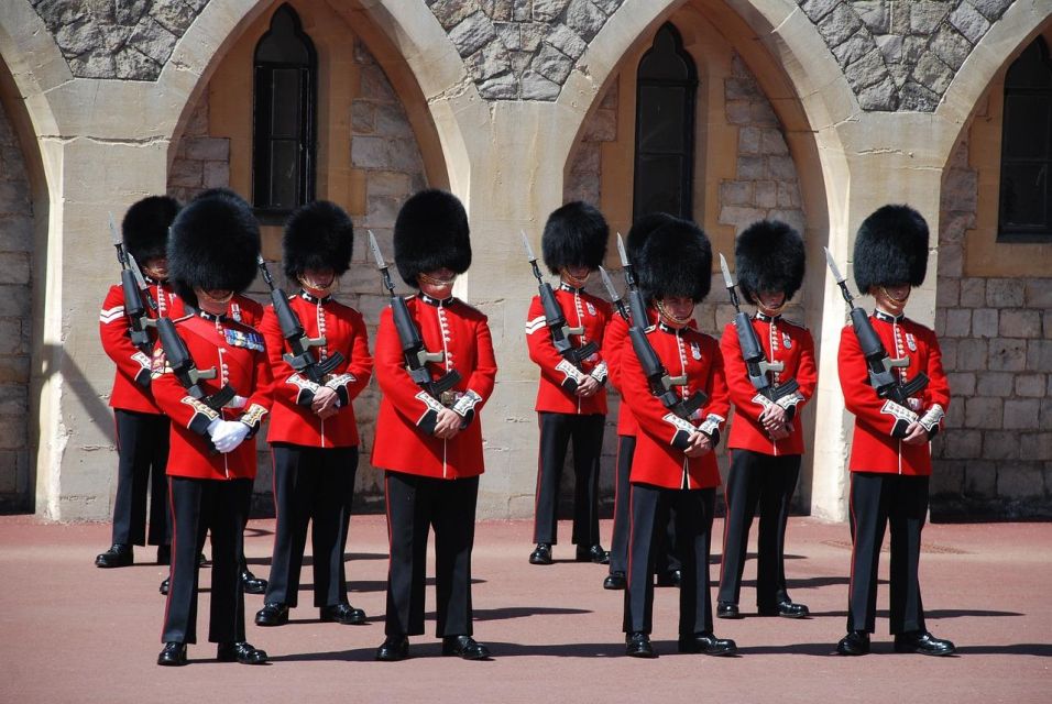 London: Westminster Tour and Windsor Castle Entry Ticket - Buckingham Palace stop: photo views plus a real monarchy moment
